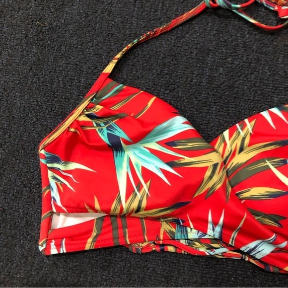 PINK Victoria’s Secret Red & Green Leaf Print Crisscross Bikini Top Size Medium - Picture 2 of 7